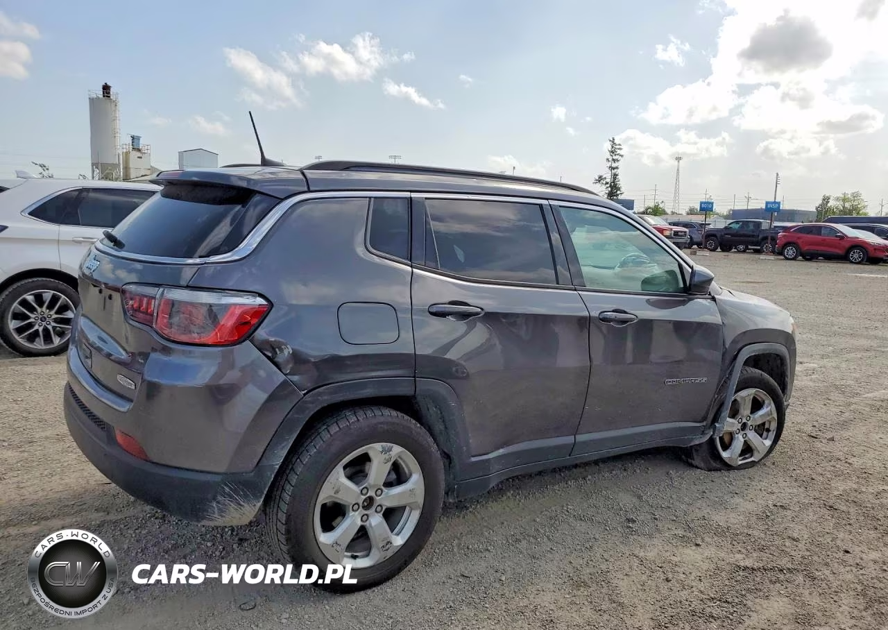 2018 Jeep Compass Latitude VIN:3C4NJDBB6JT176841 - 3