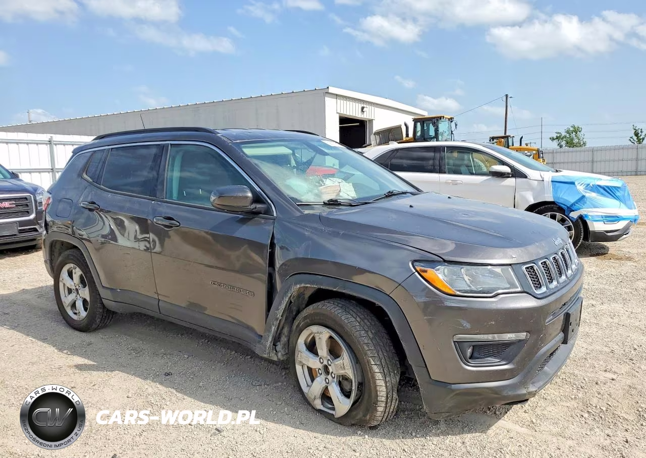 2018 Jeep Compass Latitude VIN:3C4NJDBB6JT176841 - 4
