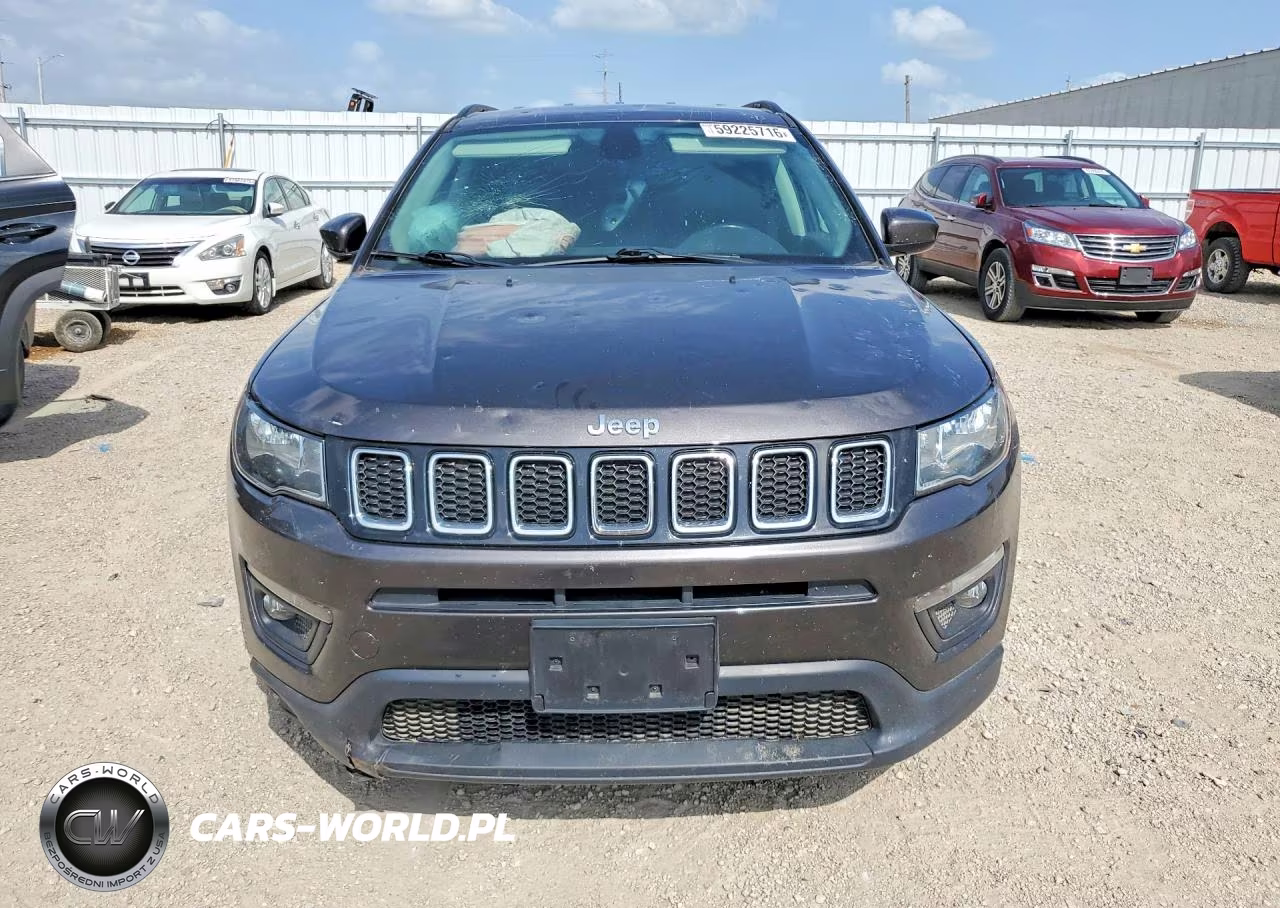 2018 Jeep Compass Latitude VIN:3C4NJDBB6JT176841 - 5