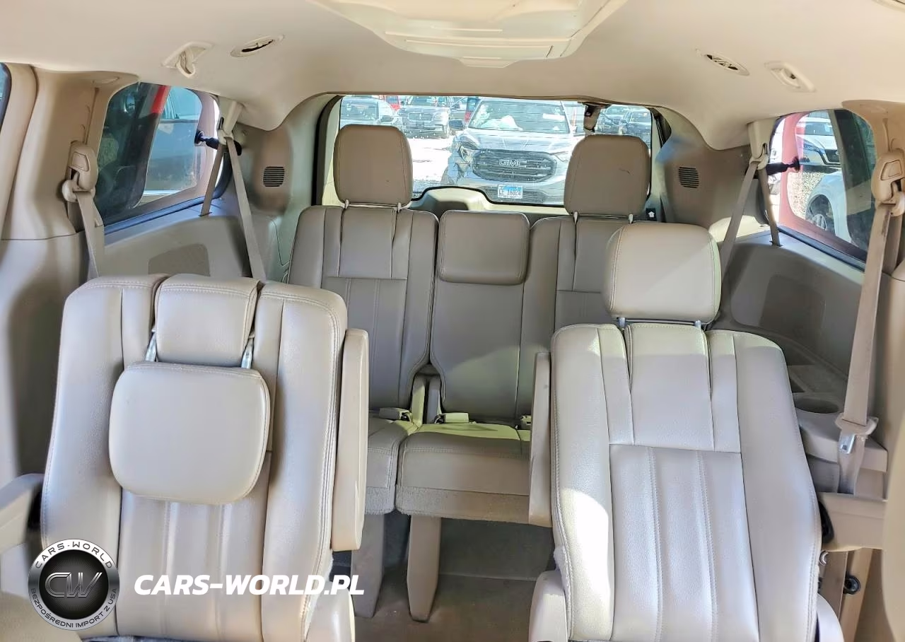2016 Chrysler Town & Country Touring VIN:2C4RC1BG1GR294846 - 10