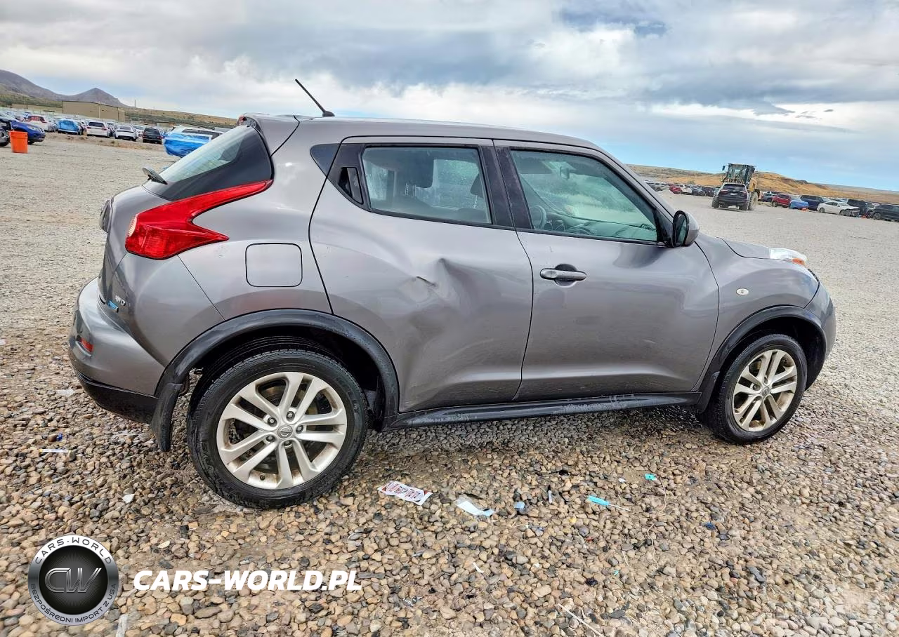 2014 Nissan Juke S VIN:JN8AF5MV0ET481481 - 3
