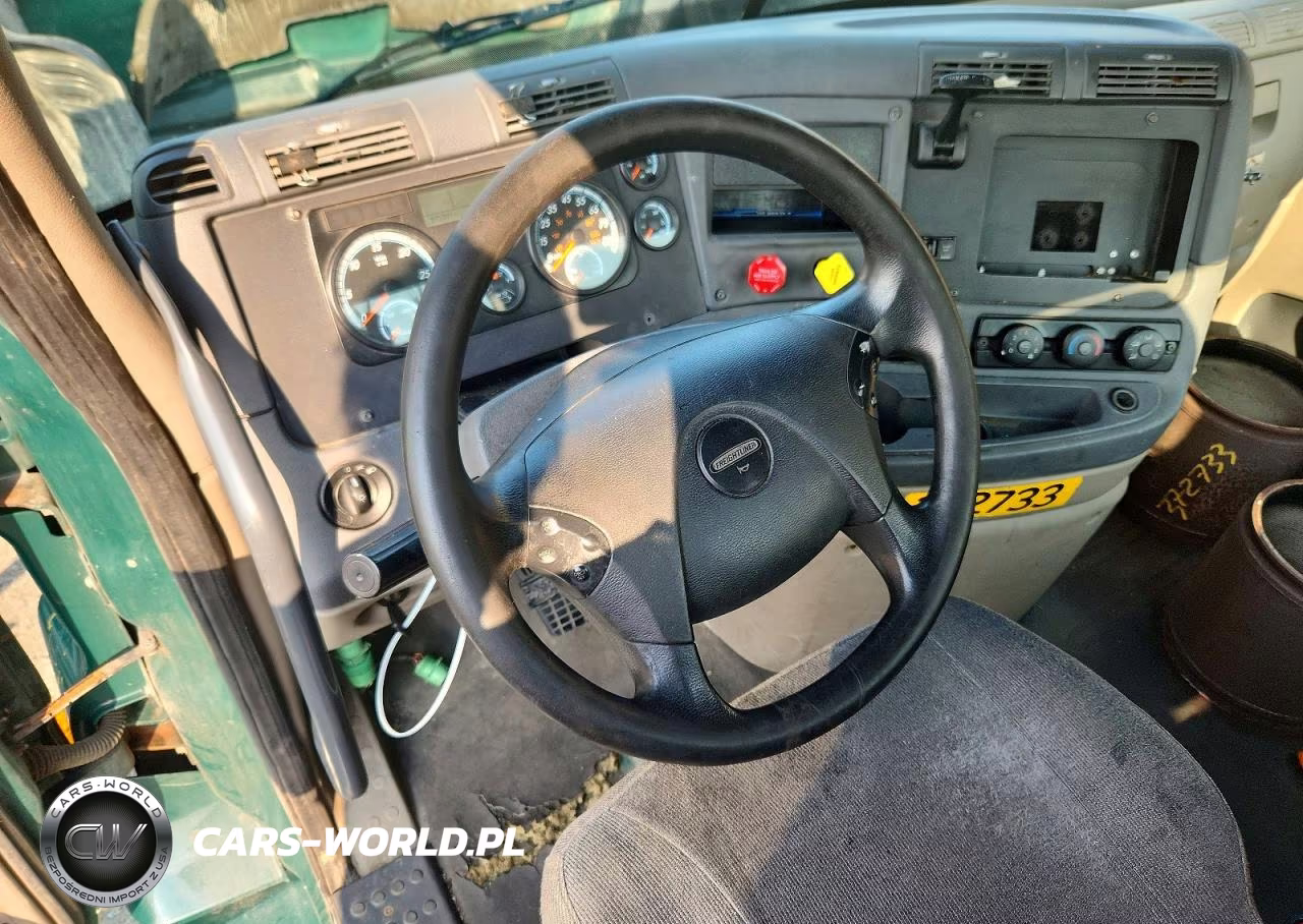2018 Freightliner Cascadia 113 VIN:3AKBGADVXJSJL4561 - 8
