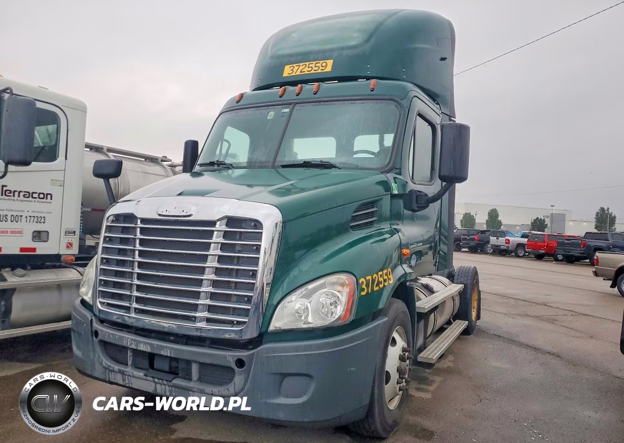 2018 Freightliner Cascadia 113 Semi Truck