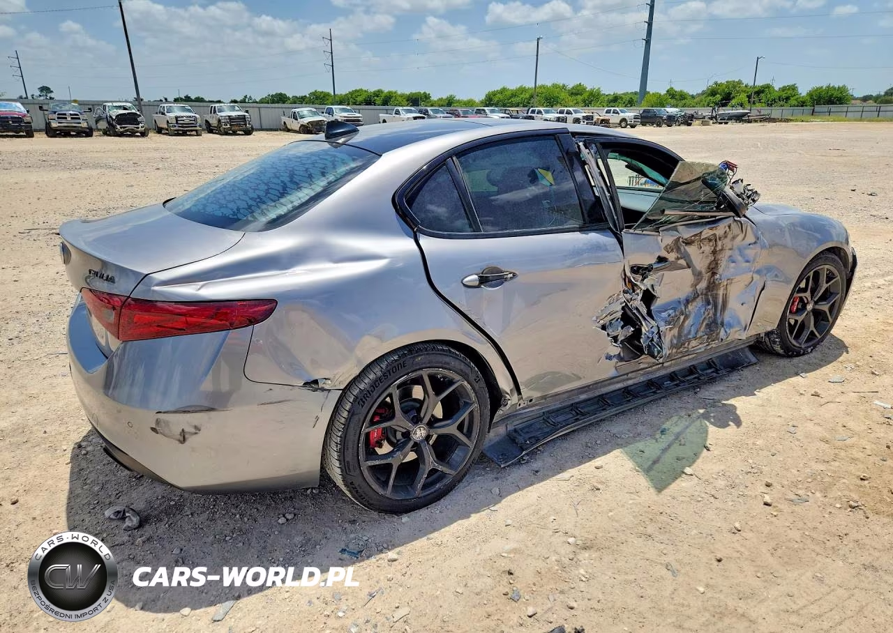 2020 Alfa Romeo Giulia Ti VIN:ZARFAMBN3L7626697 - 3