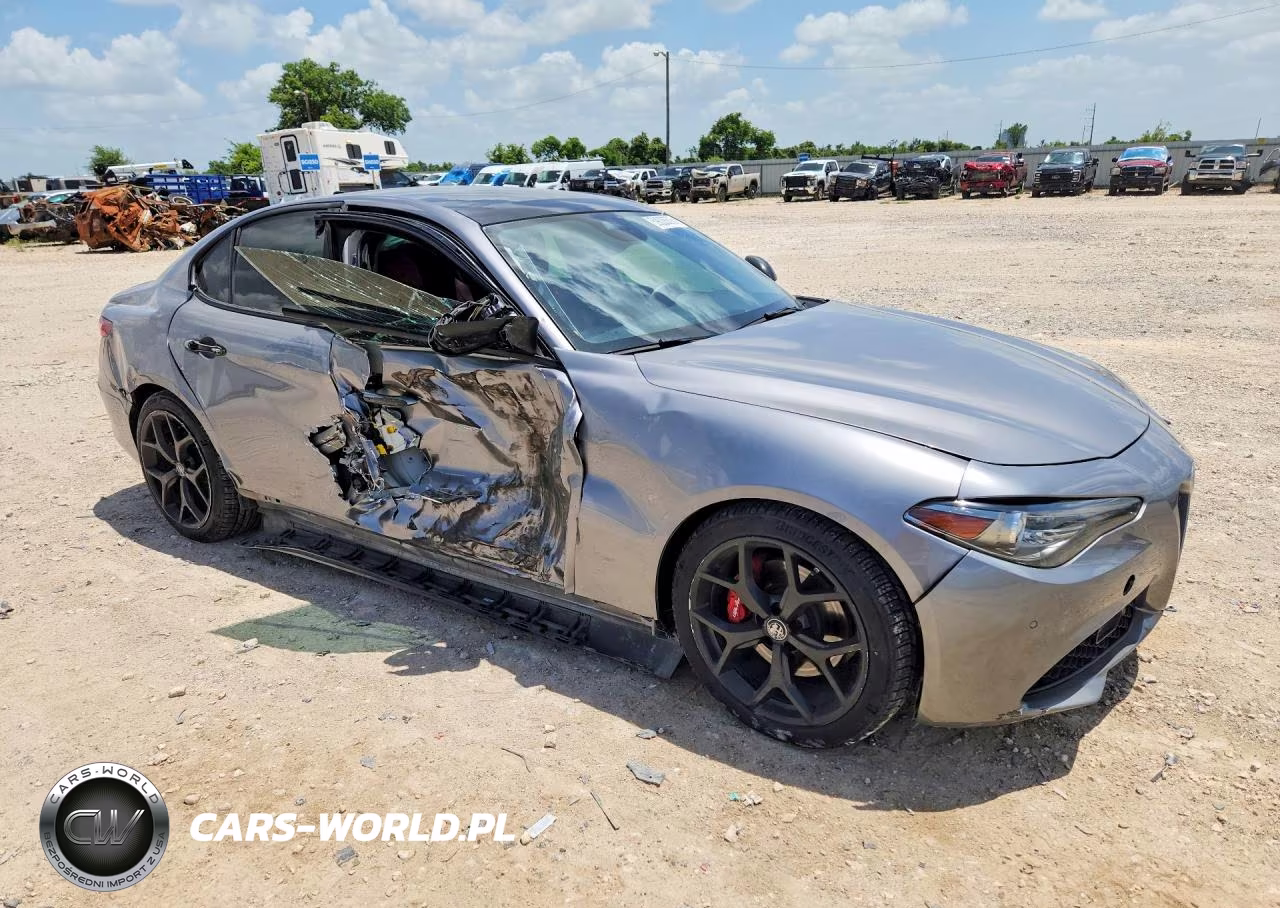 2020 Alfa Romeo Giulia Ti VIN:ZARFAMBN3L7626697 - 4