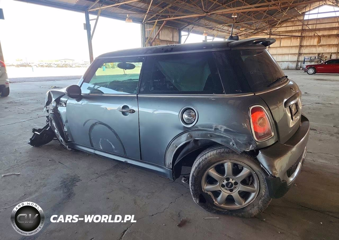 2008 Mini Cooper S VIN:WMWMF73528TT89358 - 2