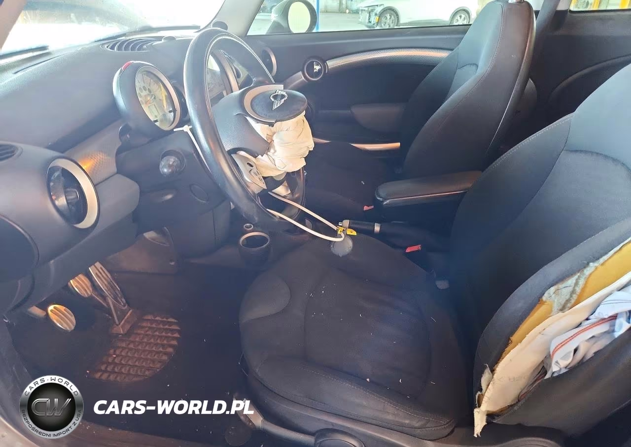 2008 Mini Cooper S VIN:WMWMF73528TT89358 - 7