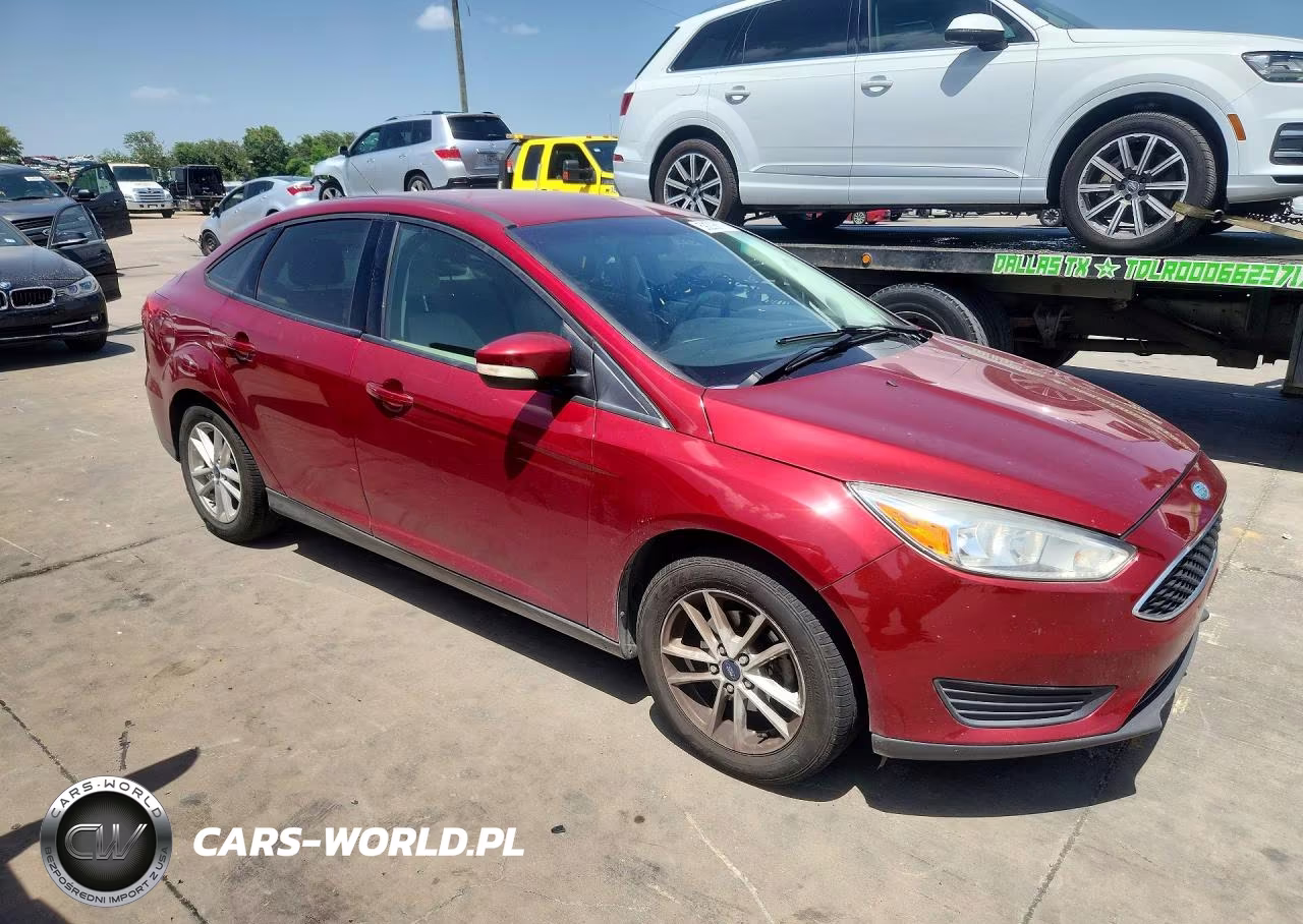 2017 Ford Focus Se VIN:1FADP3F22HL337485 - 4