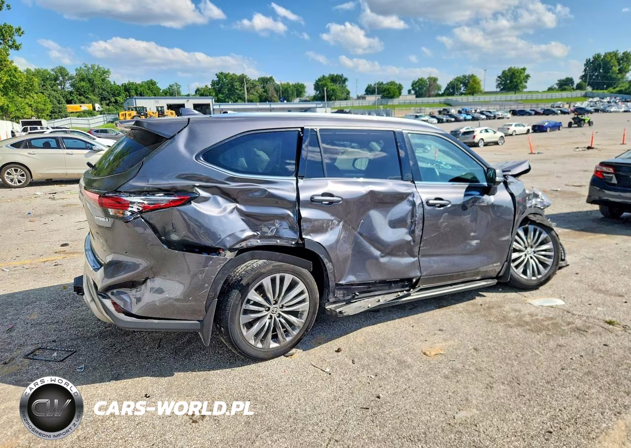 2022 Toyota Highlander Hybrid Platinum VIN:5TDEBRCH6NS092113 - 3