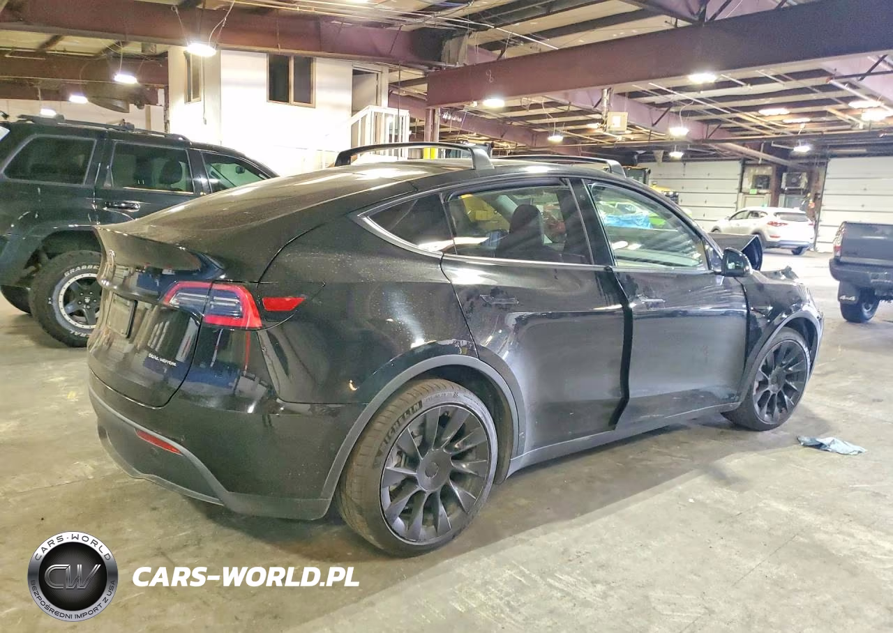 2020 Tesla Model Y VIN:5YJYGDEE8LF052282 - 3