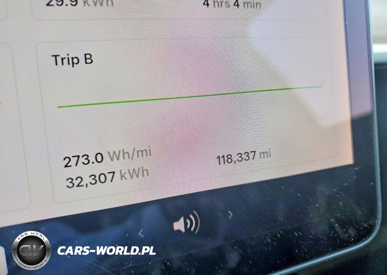 2020 Tesla Model Y VIN:5YJYGDEE8LF052282 - 9
