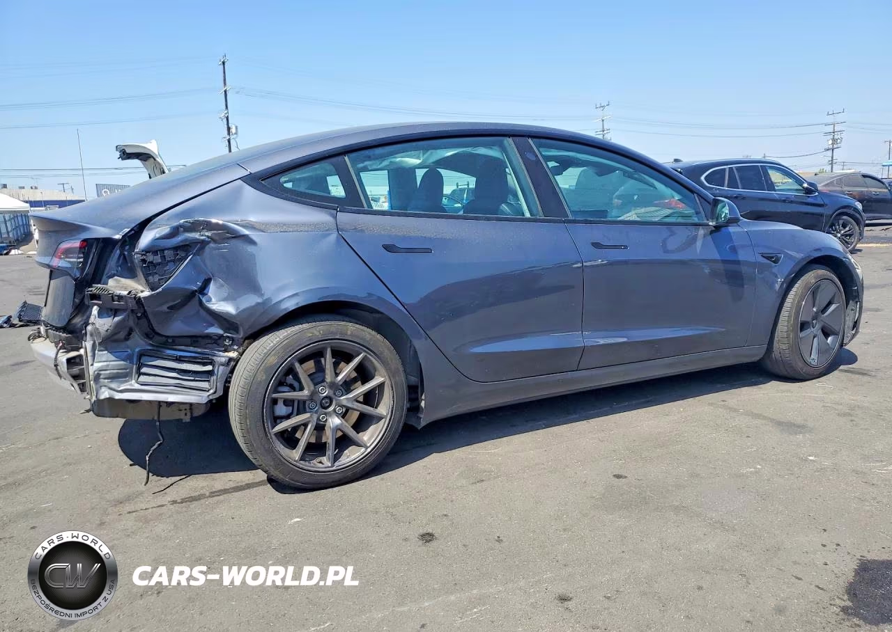 2023 Tesla Model 3 VIN:5YJ3E1EAXPF433018 - 3