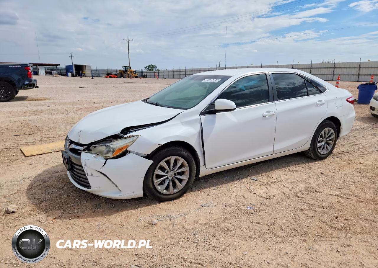 2016 Toyota Camry Le – zdjęcie 1 z 12