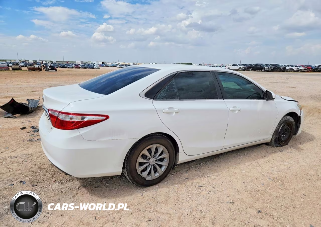 2016 Toyota Camry Le VIN:4T1BF1FK5GU239709 - 3