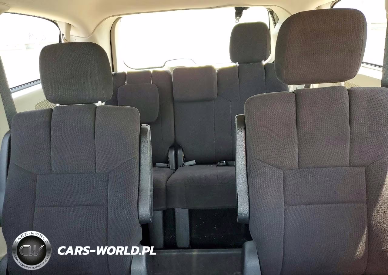2011 Chrysler Town & Country Touring VIN:2A4RR5DG1BR708651 - 10