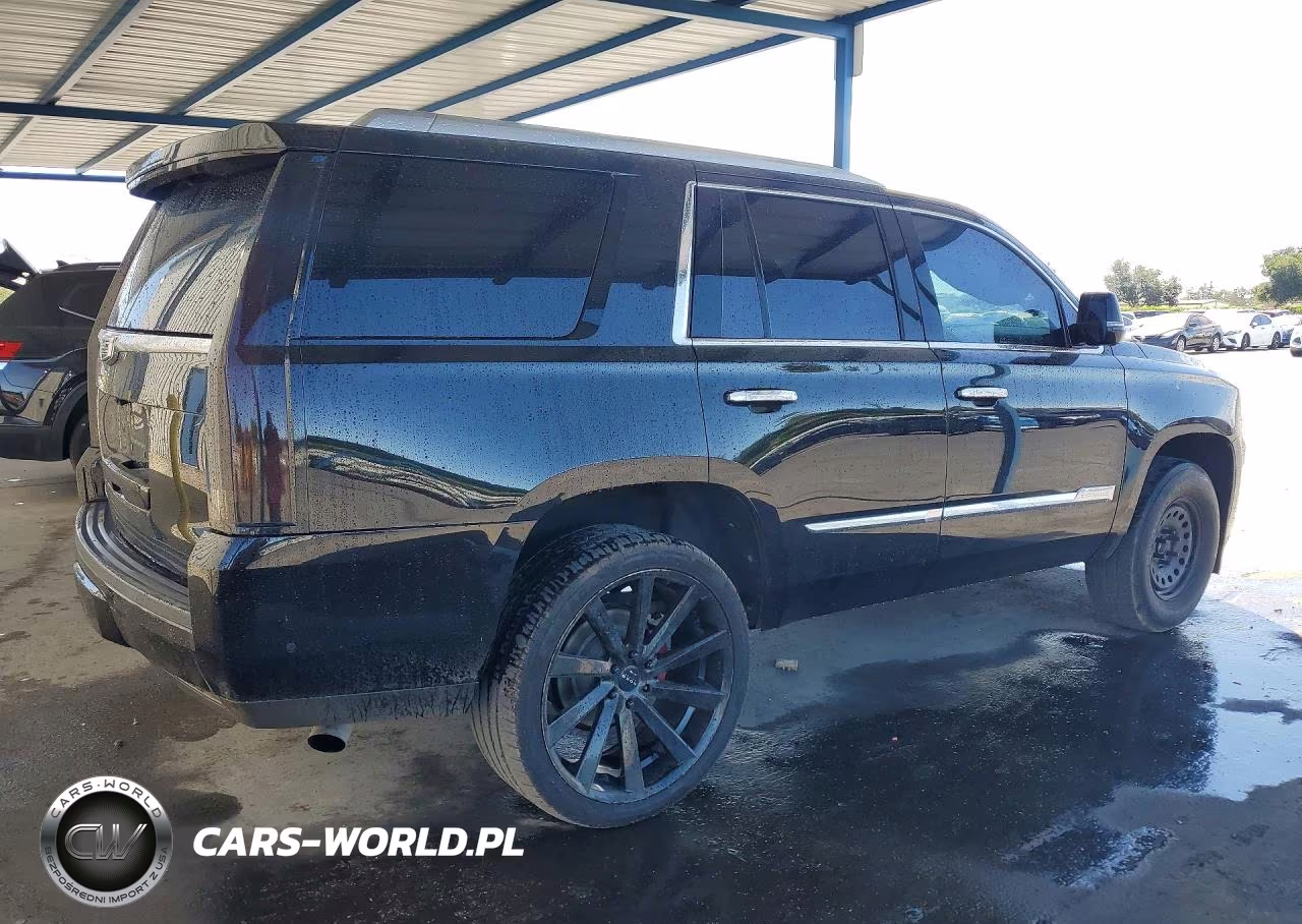 2018 Cadillac Escalade Luxury VIN:1GYS3BKJ8JR110660 - 3