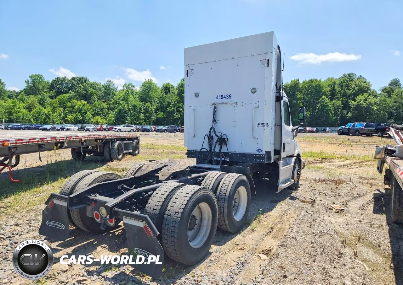 2019 Freightliner Cascadia 116 VIN:1FUJHTFW0KLKT2439 - 4