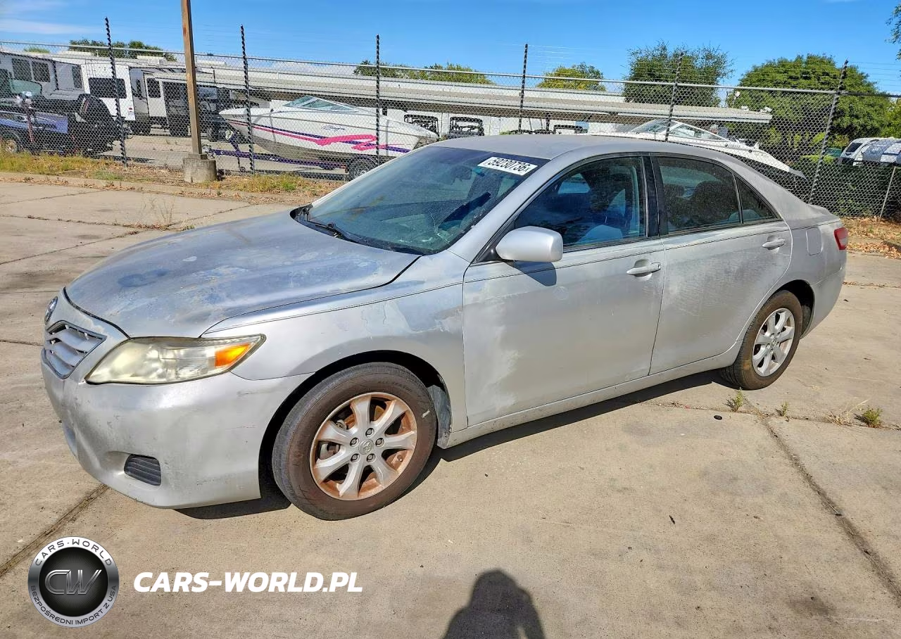 2011 Toyota Camry Le – zdjęcie 1 z 12