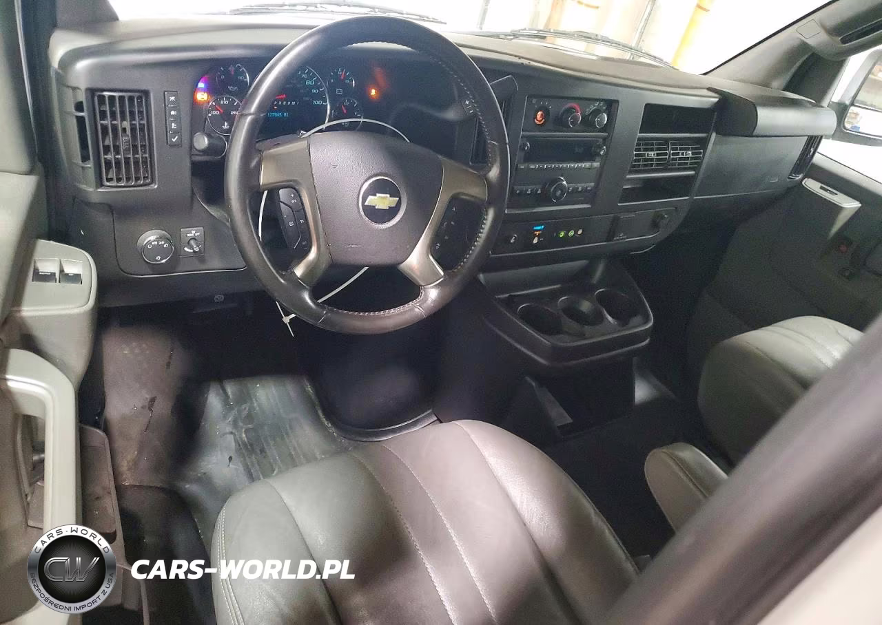 2018 Chevrolet Express G2500 VIN:1GCWGAFP5J1292952 - 8