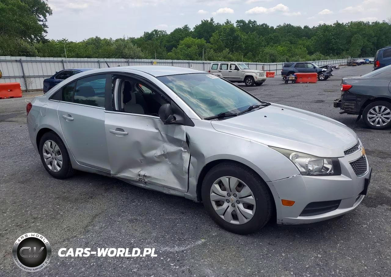 2012 Chevrolet Cruze Ls VIN:1G1PC5SH7C7303612 - 4