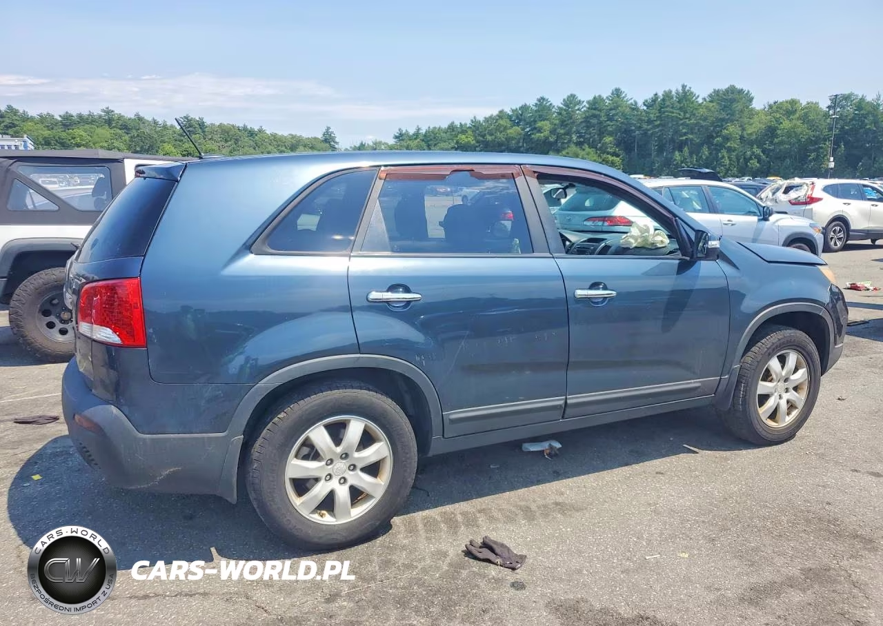2011 Kia Sorento Lx VIN:5XYKT3A13BG117948 - 3