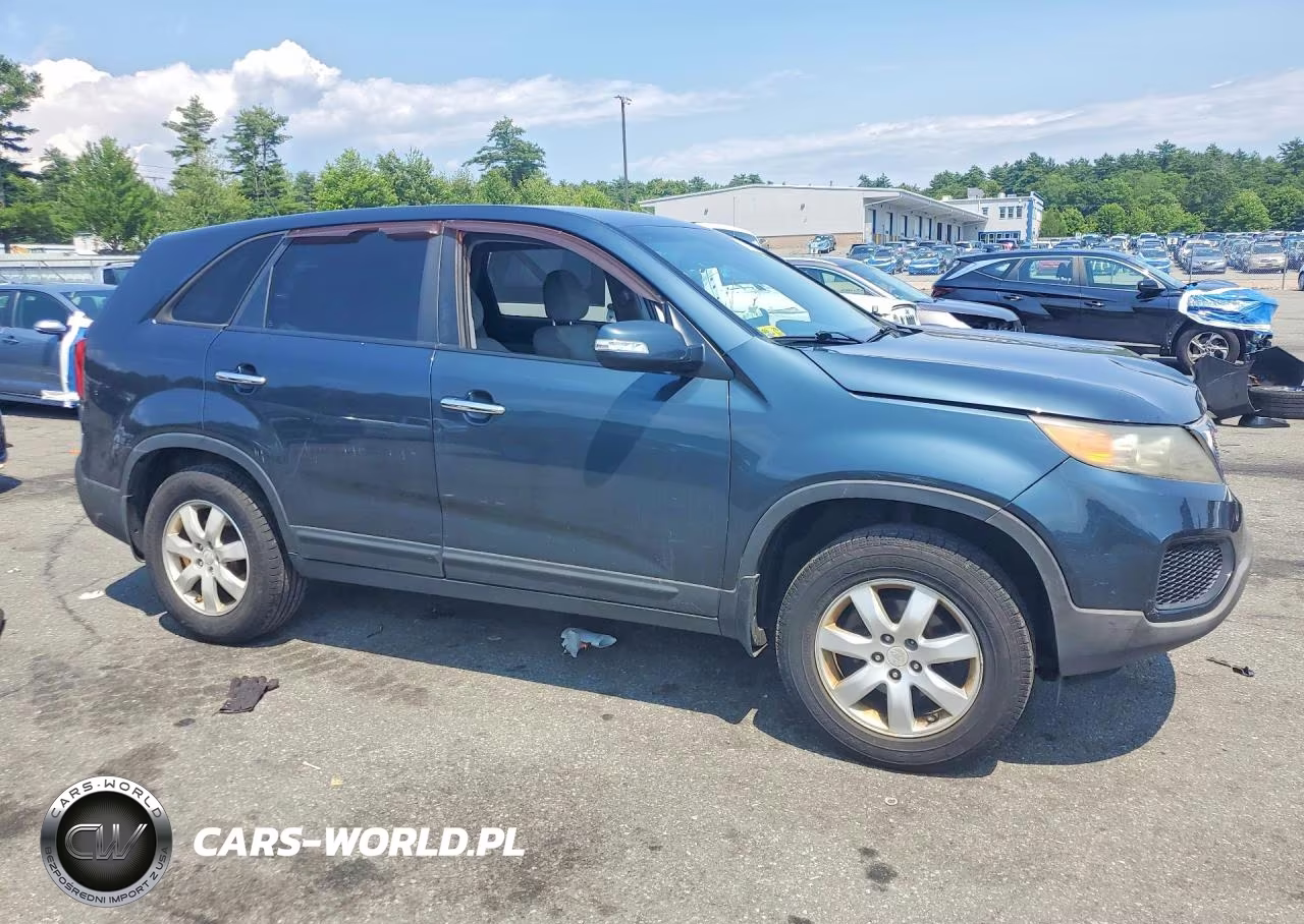 2011 Kia Sorento Lx VIN:5XYKT3A13BG117948 - 4