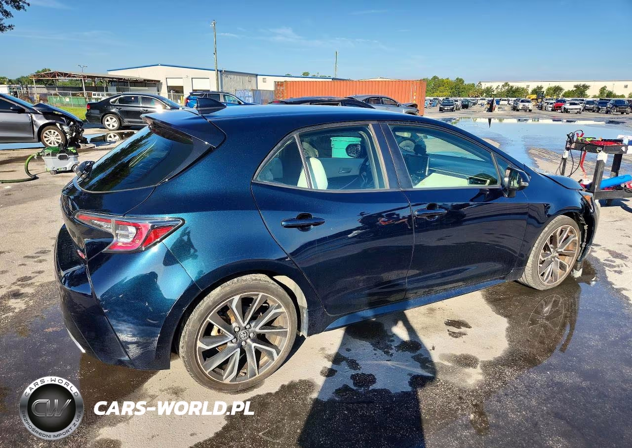 2019 Toyota Corolla Hatchback Xse VIN:JTNK4RBE4K3046115 - 3