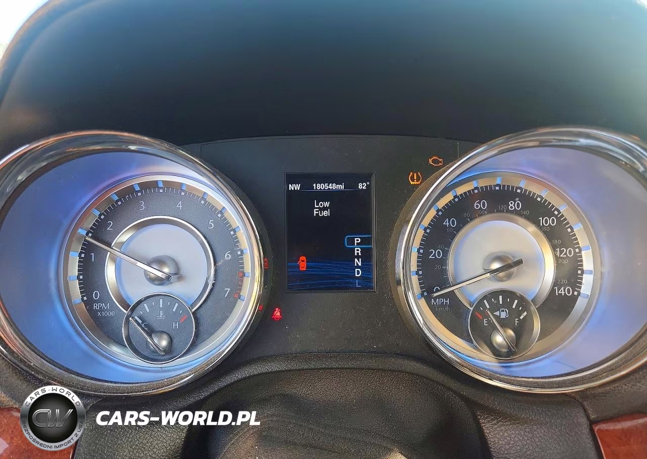 2014 Chrysler 300 VIN:2C3CCAAG5EH207397 - 9