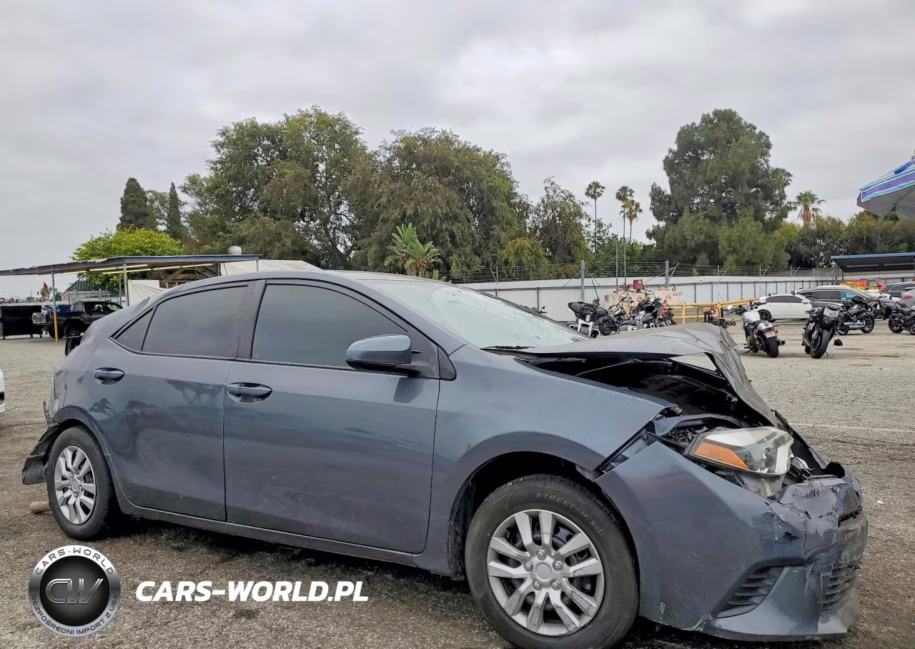 2015 Toyota Corolla L VIN:5YFBURHE2FP346891 - 4