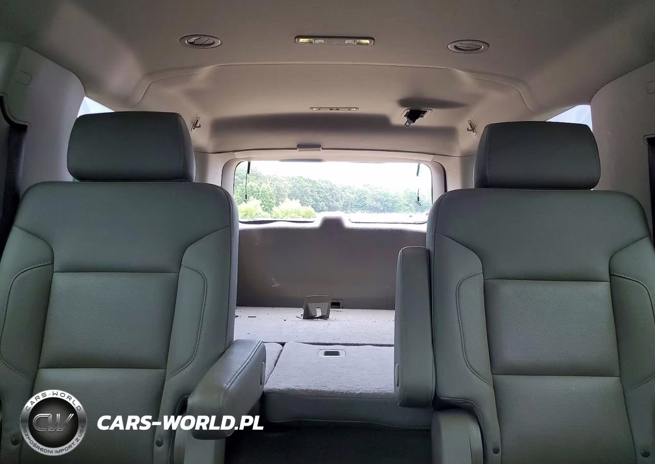 2019 Chevrolet Suburban K1500 Premier VIN:1GNSKJKC3KR246630 - 10
