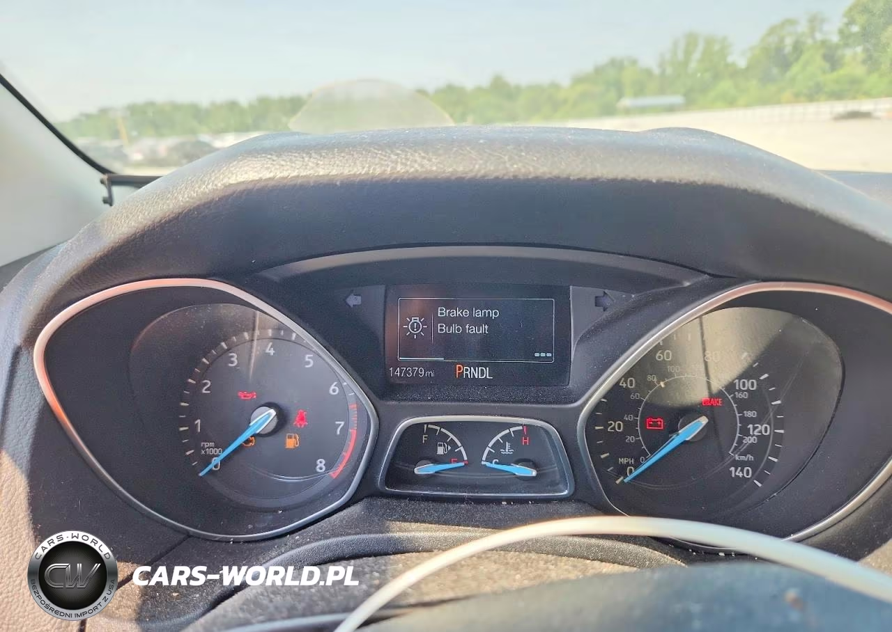 2015 Ford Focus Se VIN:1FADP3F27FL205738 - 9
