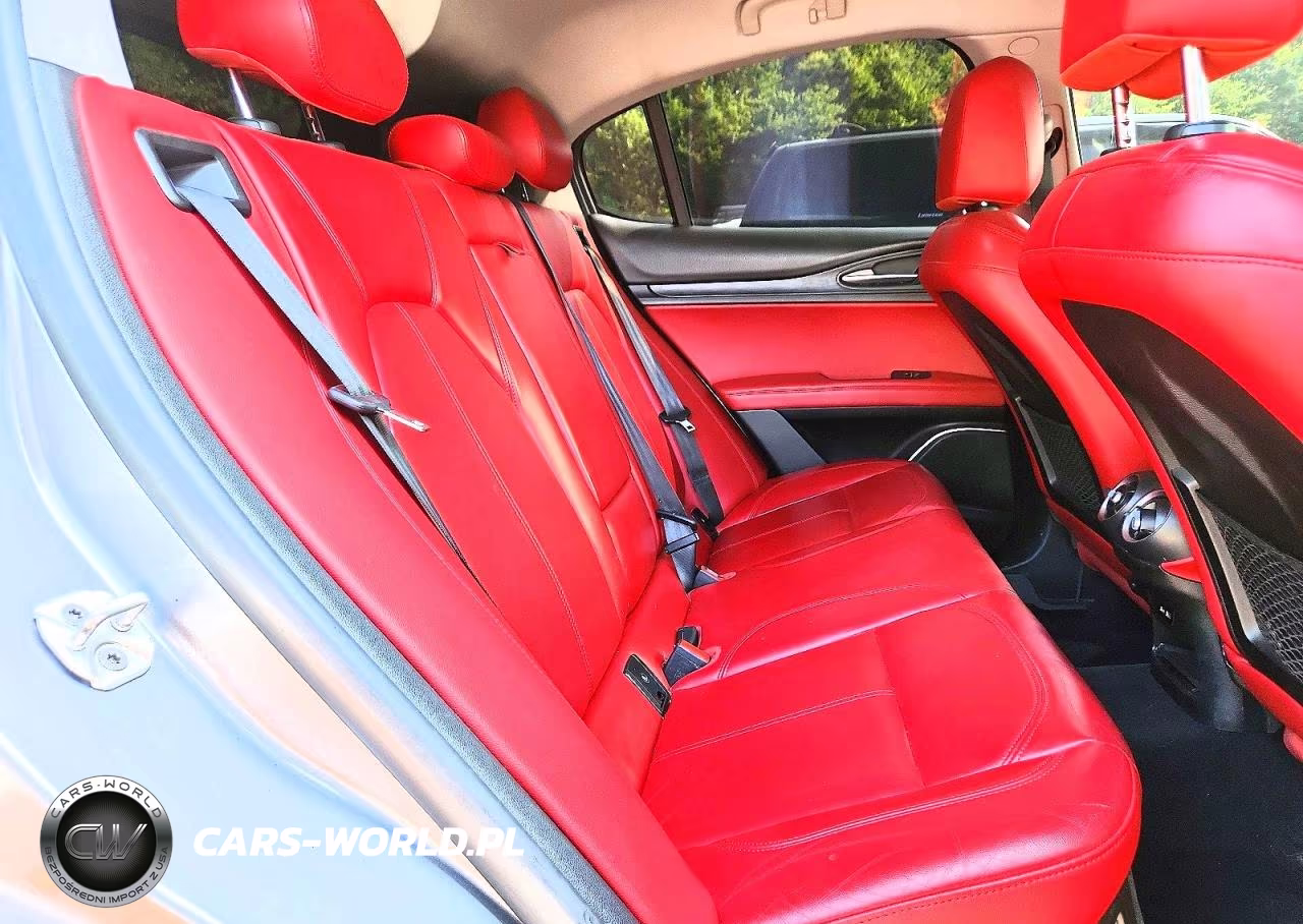 2018 Alfa Romeo Stelvio VIN:ZASFAKAN3J7B96187 - 11