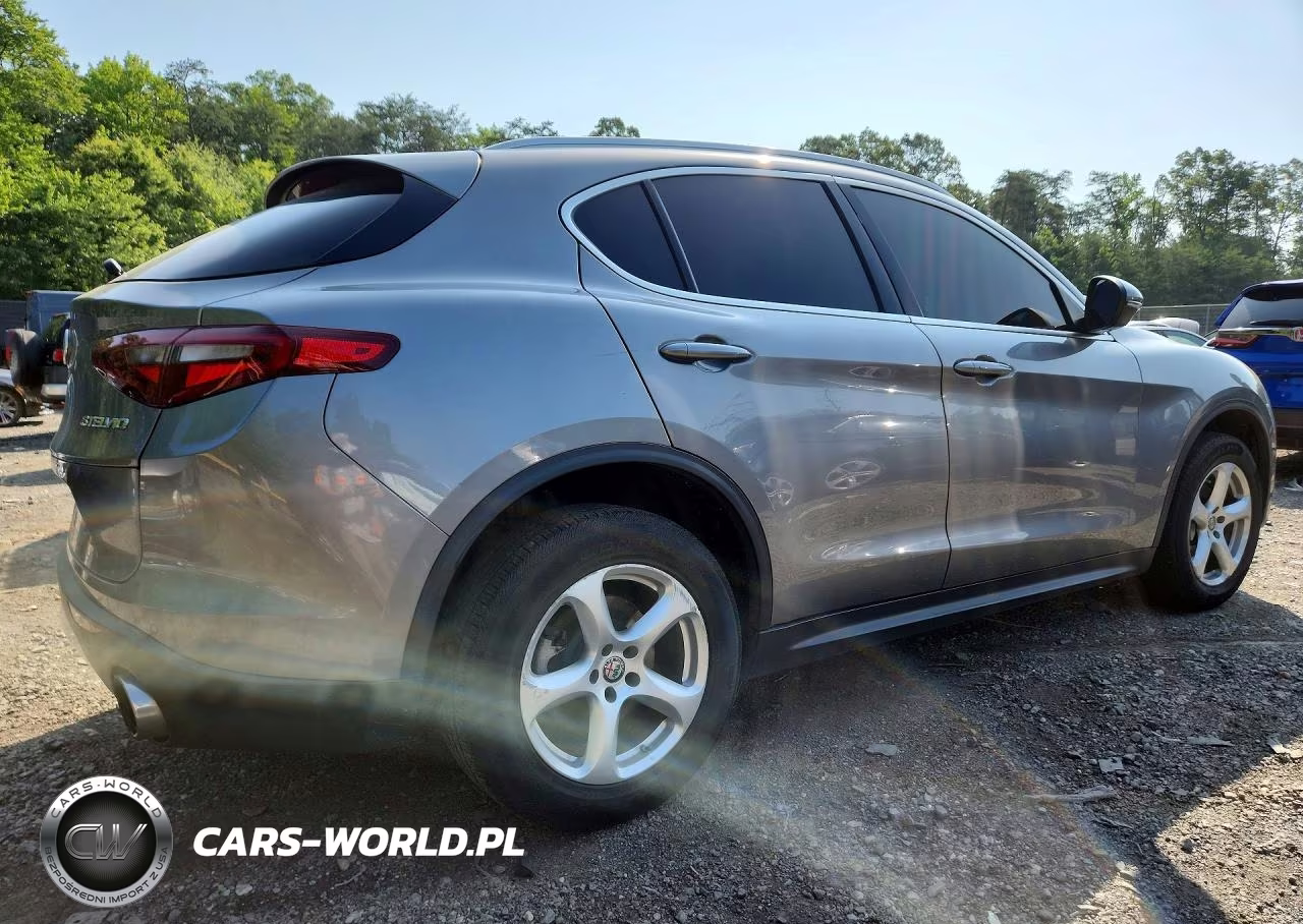 2018 Alfa Romeo Stelvio VIN:ZASFAKAN3J7B96187 - 3