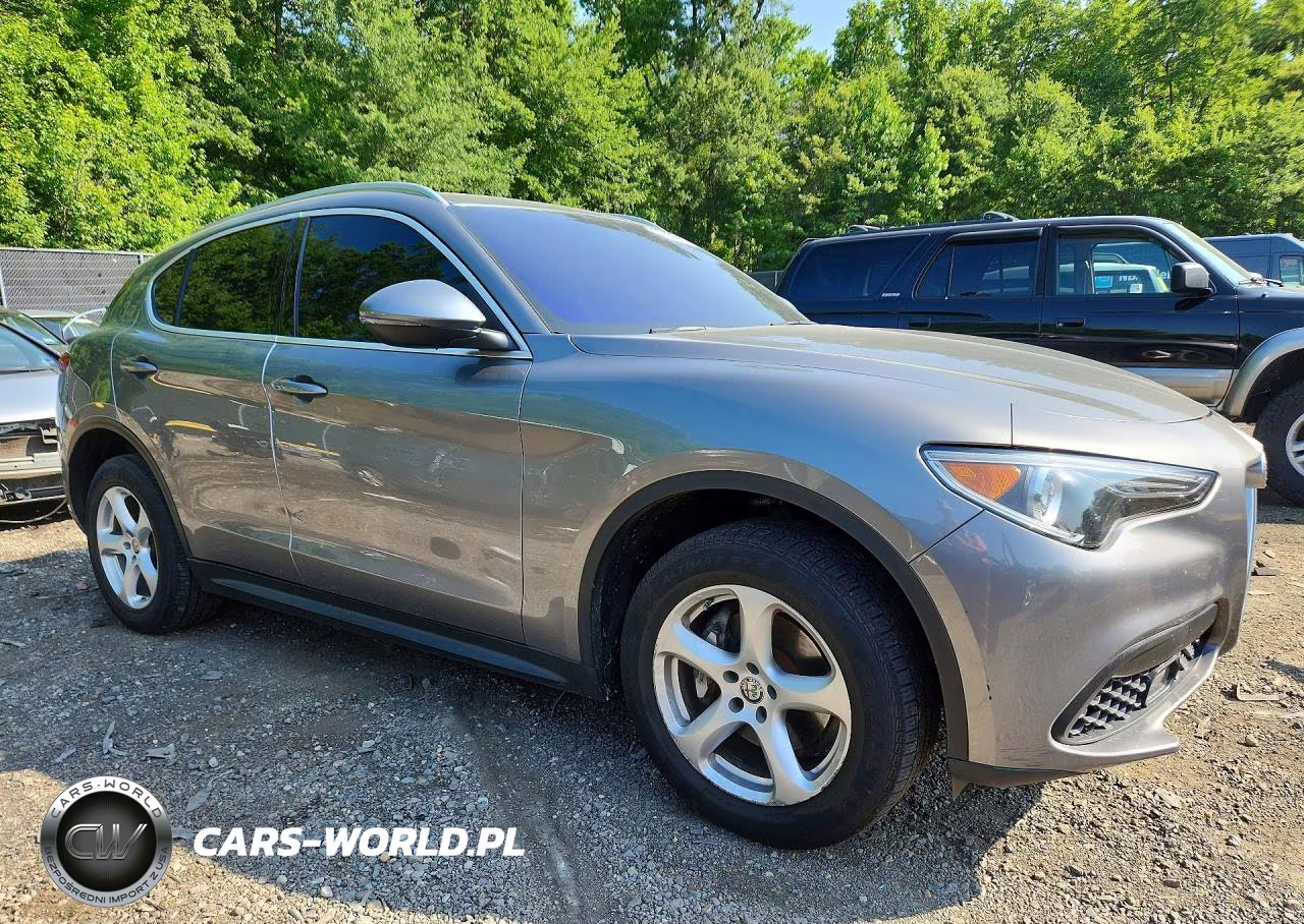 2018 Alfa Romeo Stelvio VIN:ZASFAKAN3J7B96187 - 4
