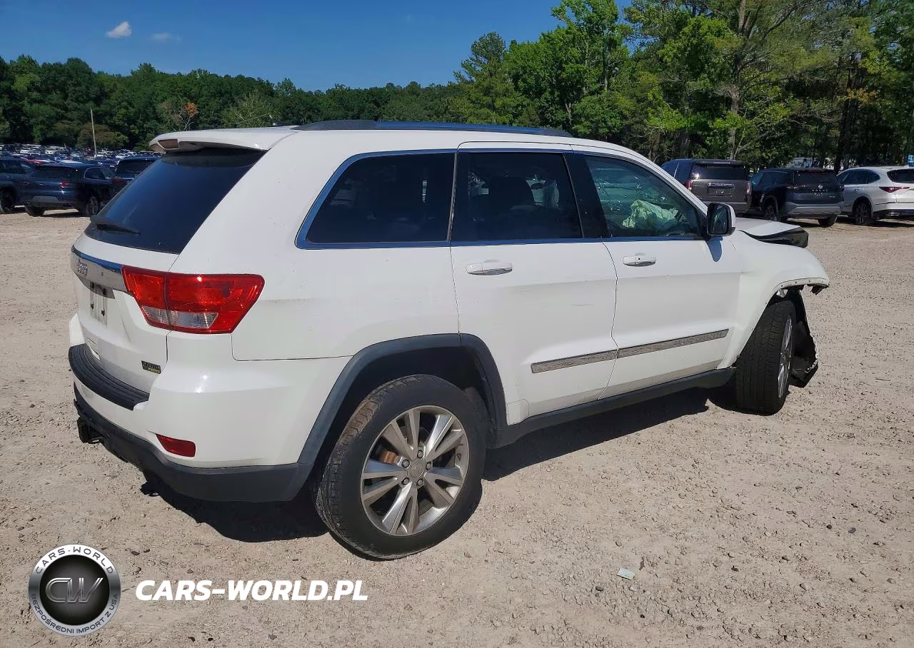 2013 Jeep Grand Cherokee Laredo VIN:1C4RJFAG3DC651761 - 3