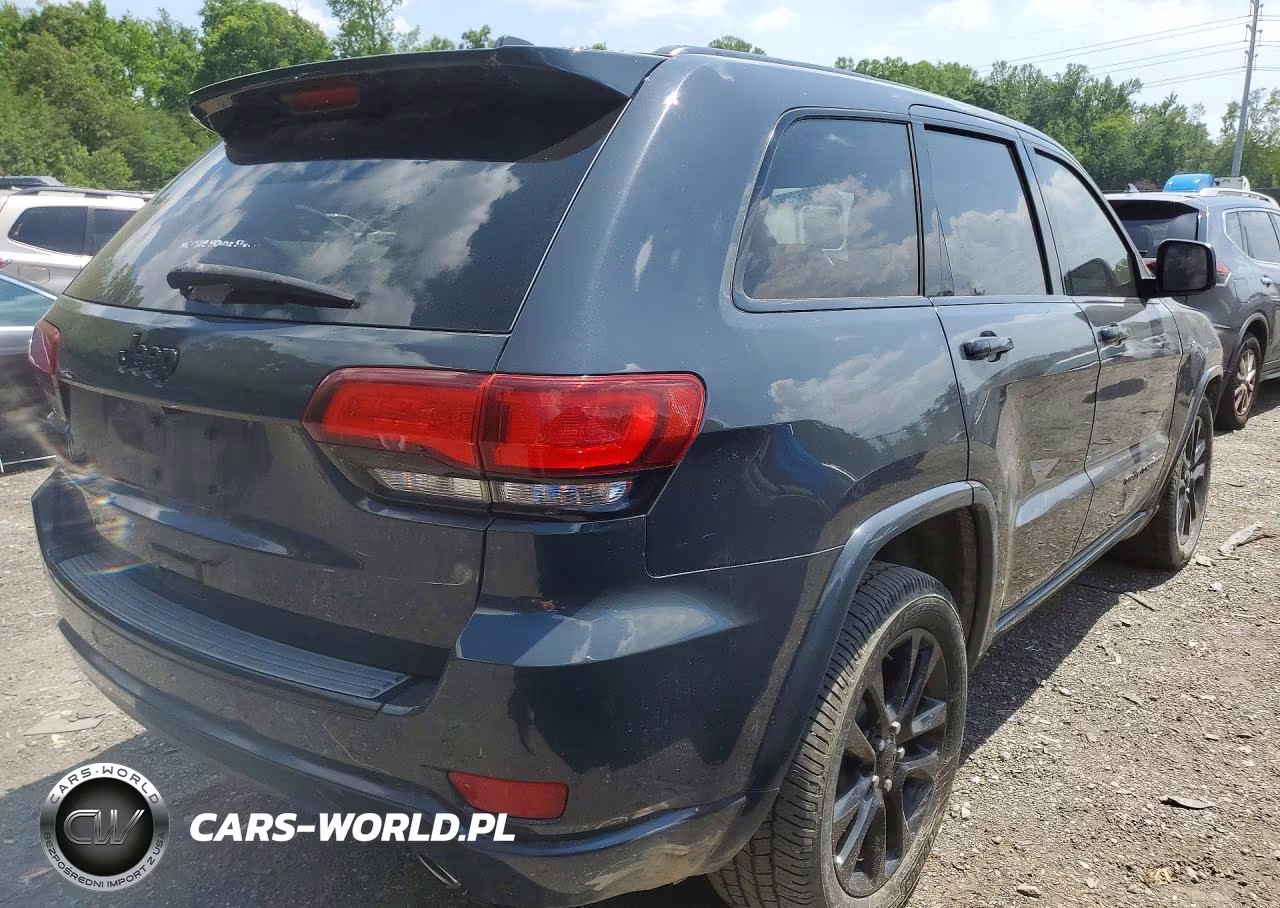 2018 Jeep Grand Cherokee Laredo VIN:1C4RJFAG6JC227986 - 3