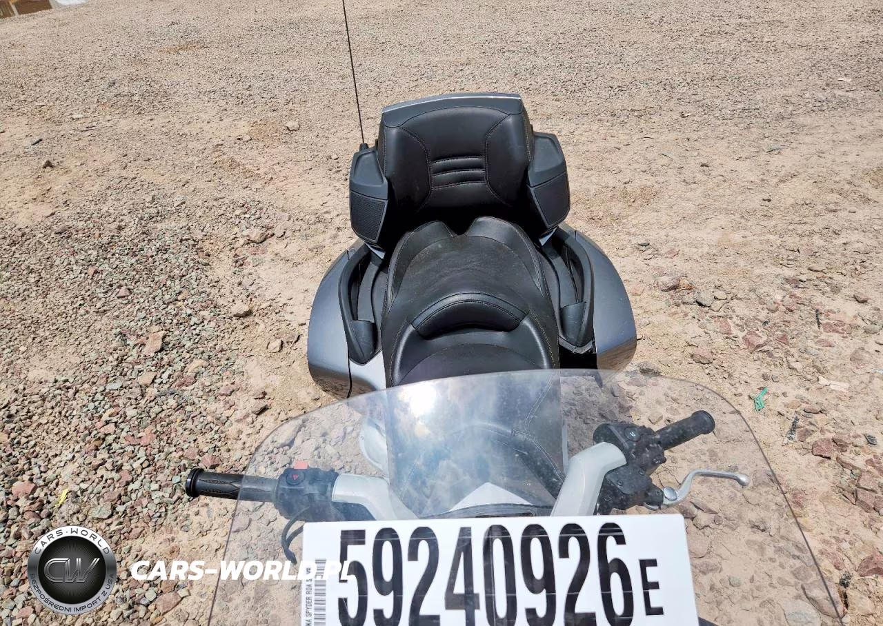 2012 Can-Am Spyder Roadster Rts VIN:2BXJBWC17CV000939 - 5