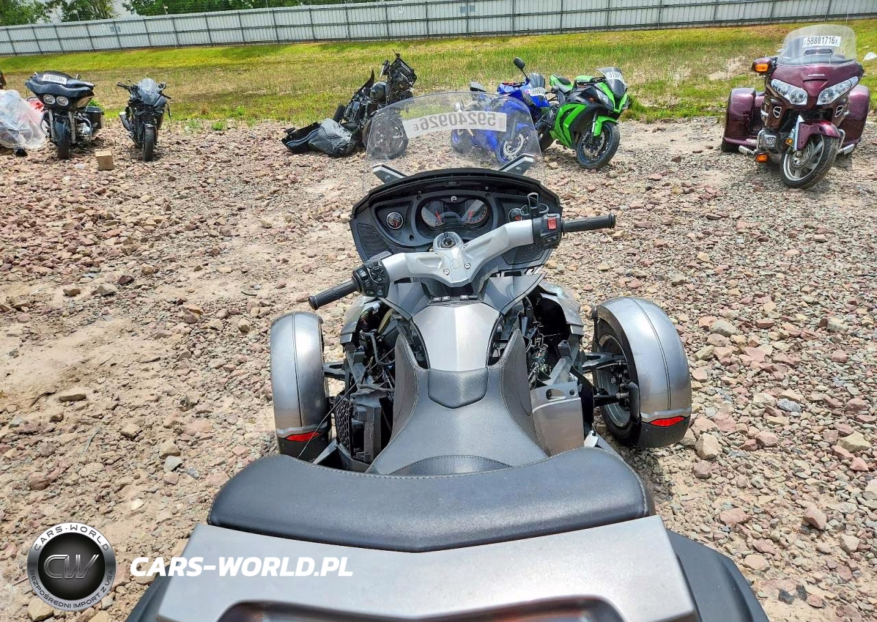 2012 Can-Am Spyder Roadster Rts VIN:2BXJBWC17CV000939 - 6