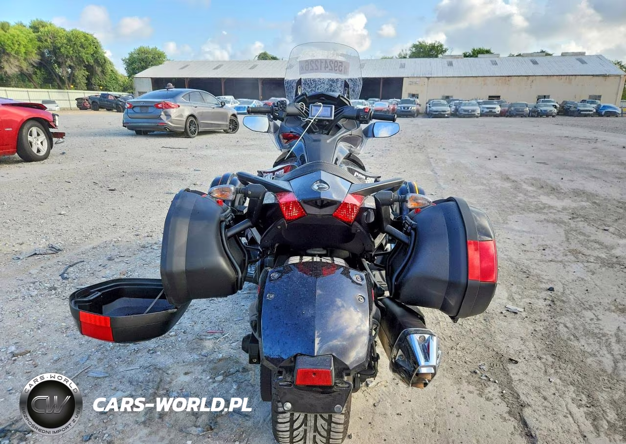 2014 Can-Am Spyder Roadster St VIN:2BXNCBC1XEV001478 - 4