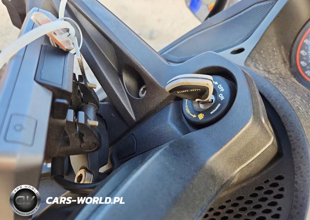 2014 Can-Am Spyder Roadster St VIN:2BXNCBC1XEV001478 - 8