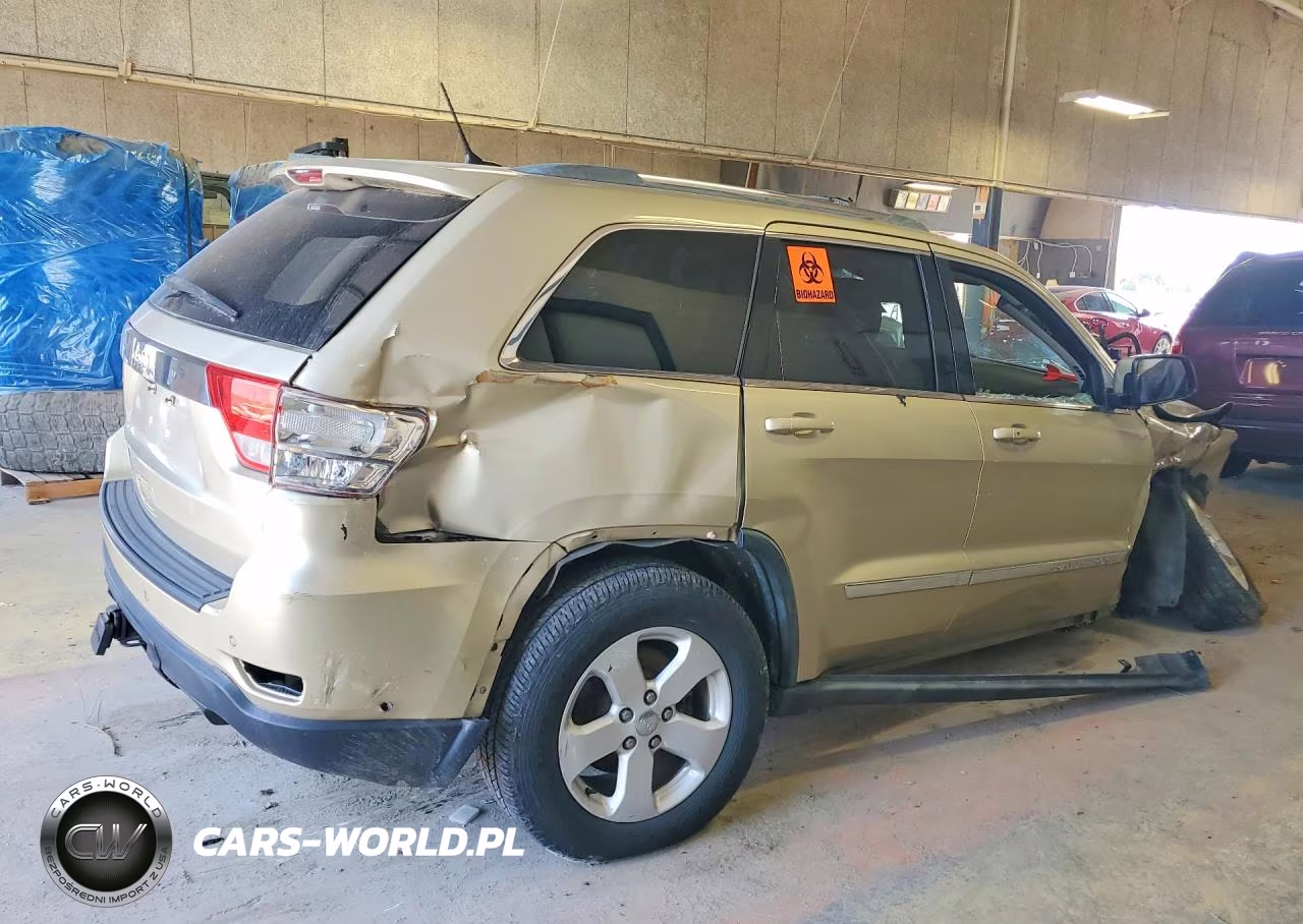 2011 Jeep Grand Cherokee Laredo VIN:1J4RR4GGXBC557761 - 3