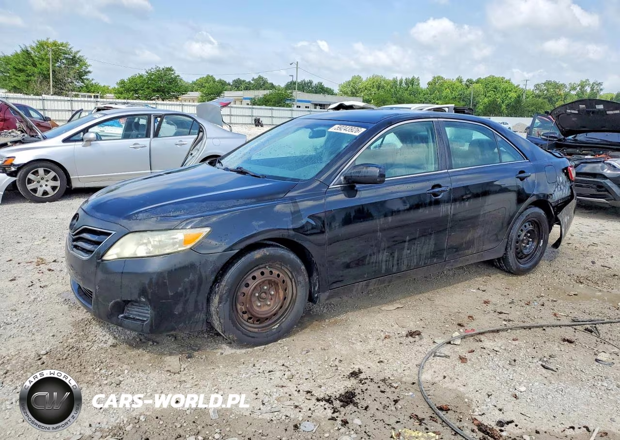 2010 Toyota Camry Le – zdjęcie 1 z 12