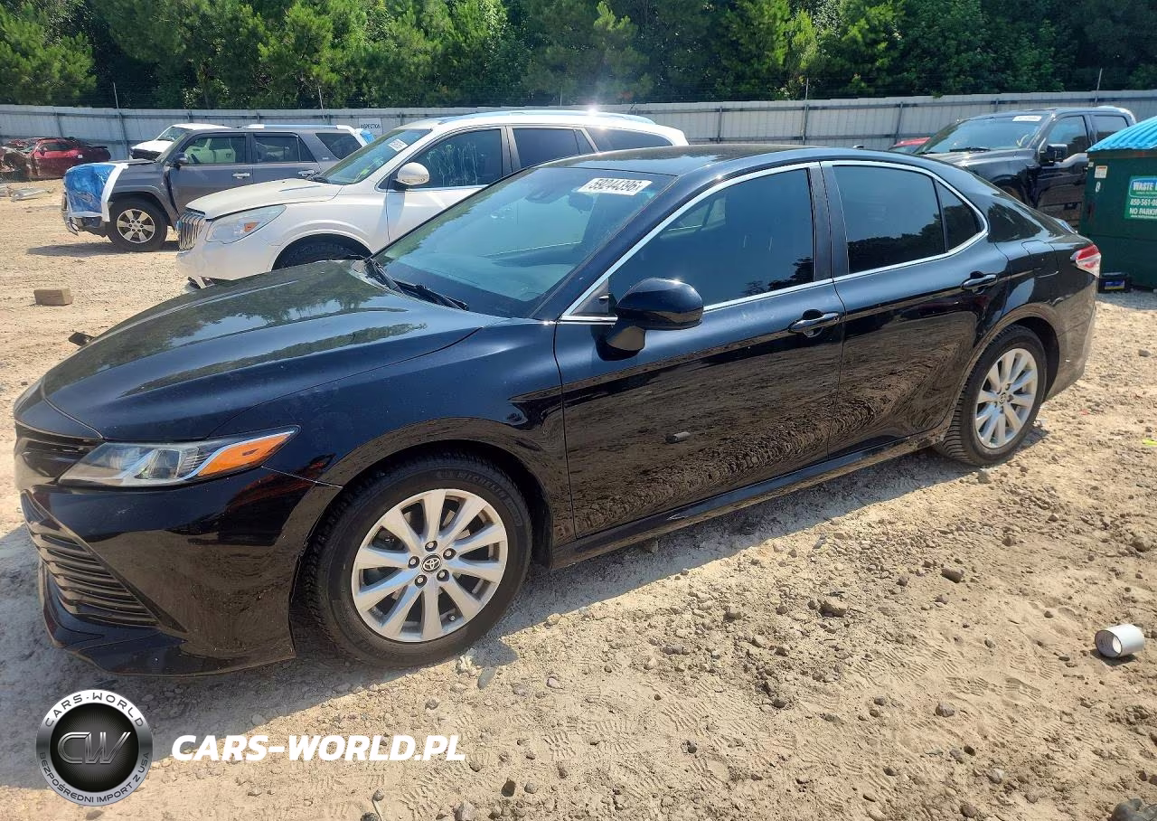 2020 Toyota Camry Le – zdjęcie 1 z 12