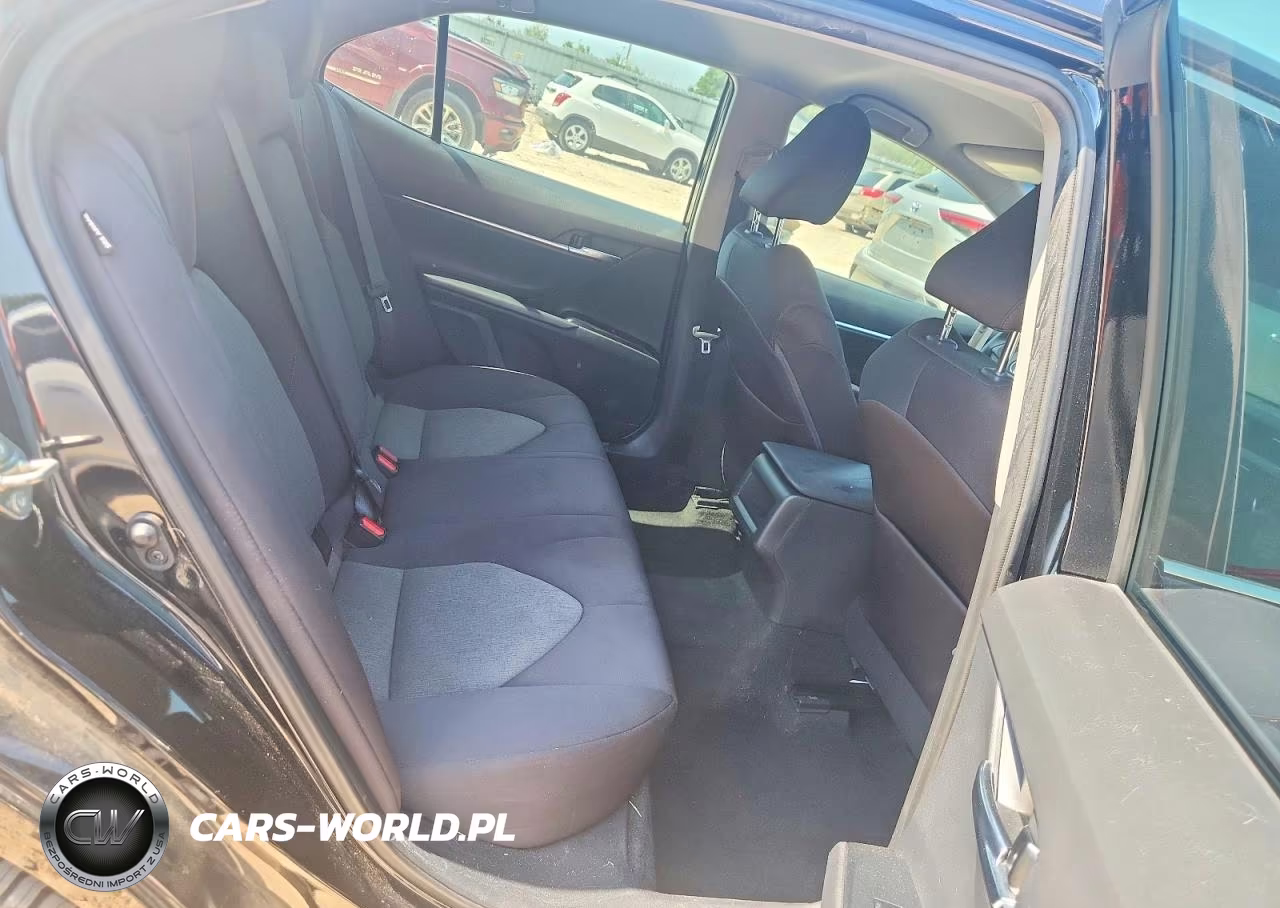 2020 Toyota Camry Le VIN:4T1C11AK9LU975847 - 10