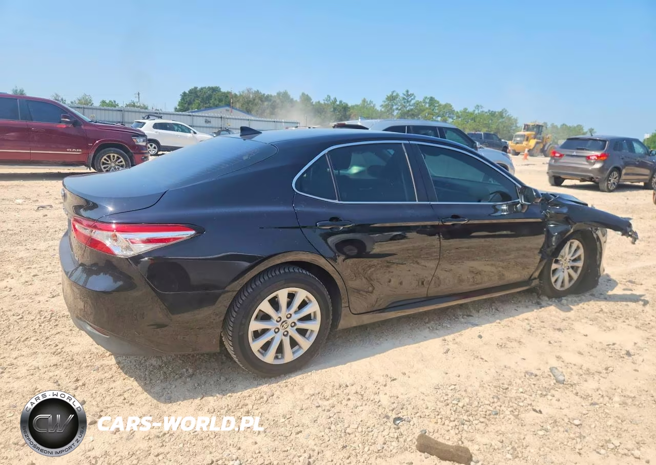 2020 Toyota Camry Le VIN:4T1C11AK9LU975847 - 3