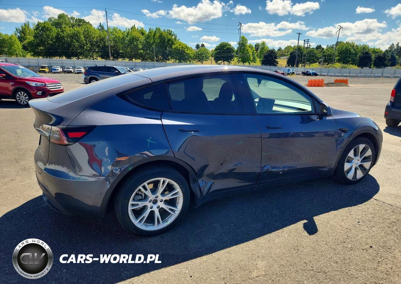 2021 Tesla Model Y VIN:5YJYGDEE3MF229998 - 3