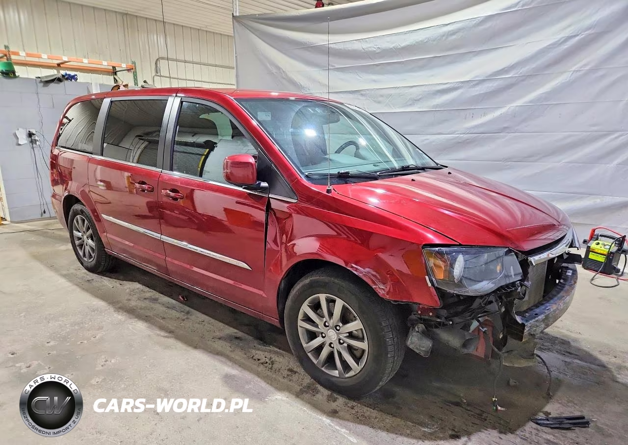 2015 Chrysler Town & Country S VIN:2C4RC1HG0FR505914 - 4