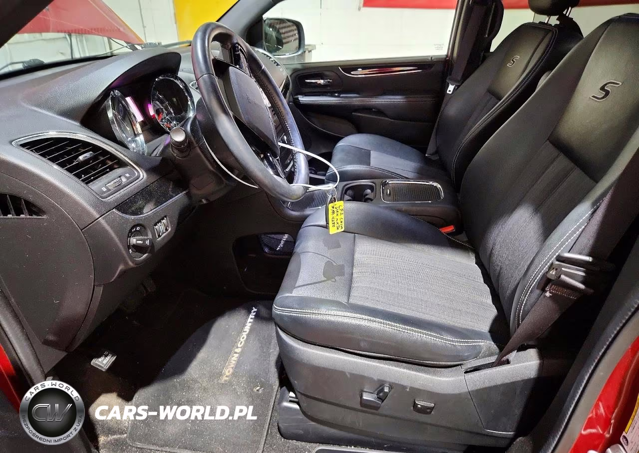 2015 Chrysler Town & Country S VIN:2C4RC1HG0FR505914 - 7