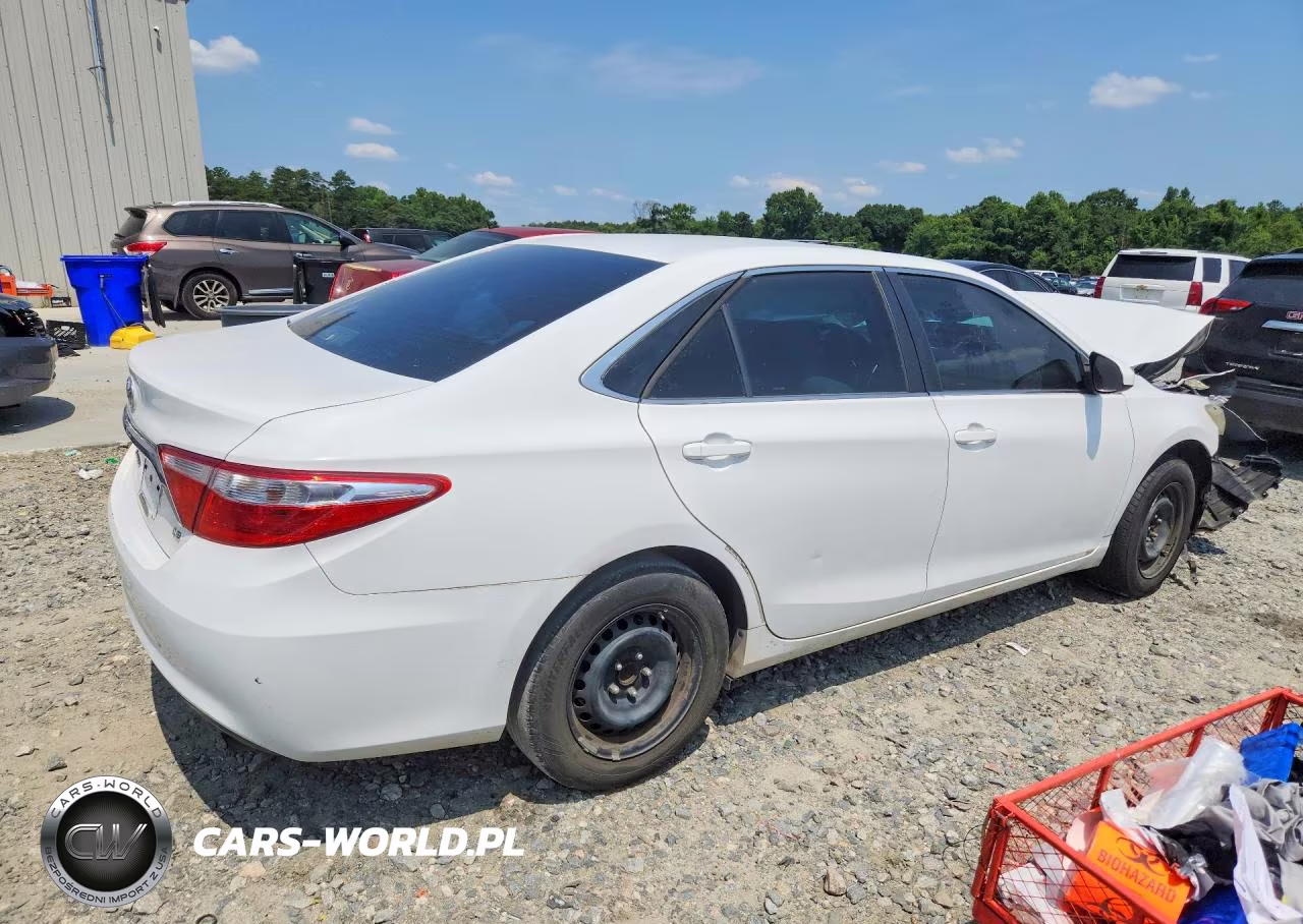 2015 Toyota Camry Le VIN:4T1BF1FKXFU981263 - 3