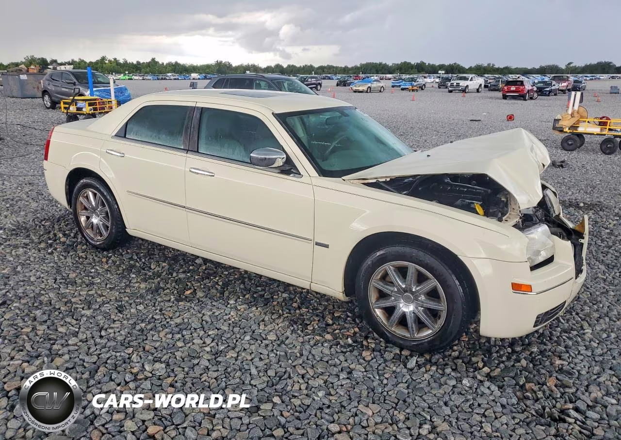2010 Chrysler 300 Touring VIN:2C3CA5CV2AH329539 - 4